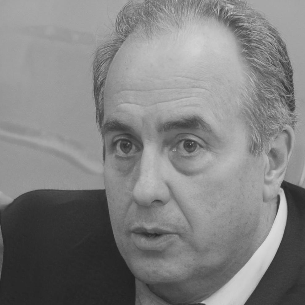 Carlos Mendoza, especialista en análisis financiero